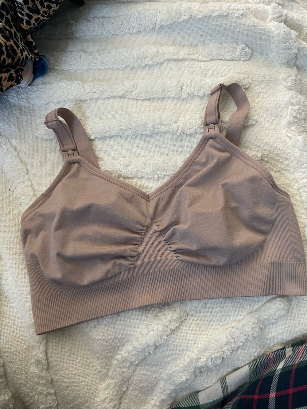 Hofish nursing bra with removable pads. Size medium